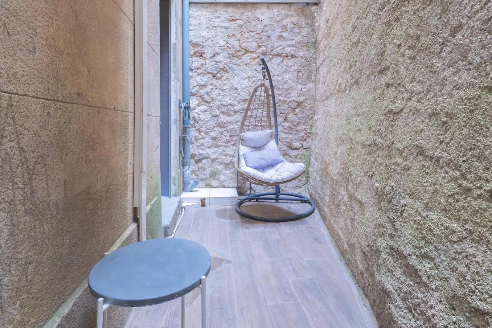 Au Pied De La Bonne Mere Marseille