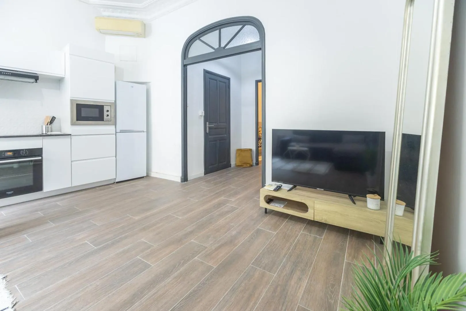 Au Pied De La Bonne Mere Marseille Apartment